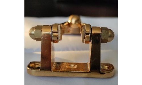 Entrebailleur à platine réhaussée